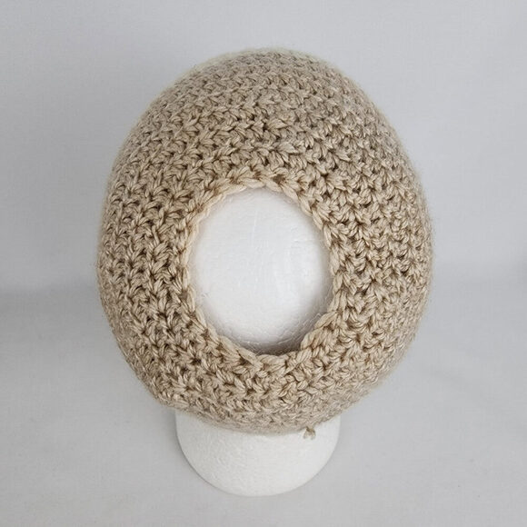 Handmade Cream Knit Pony Tail Toque - Picture 5 of 6